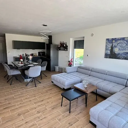 Amulet - Spacious 3br Near Cave *